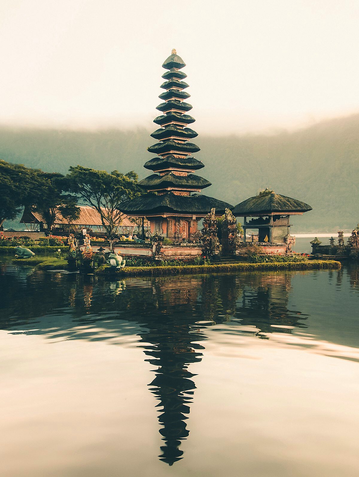 Bali: The Complete 10-Day Guide to Ubud, Uluwatu & the Islands