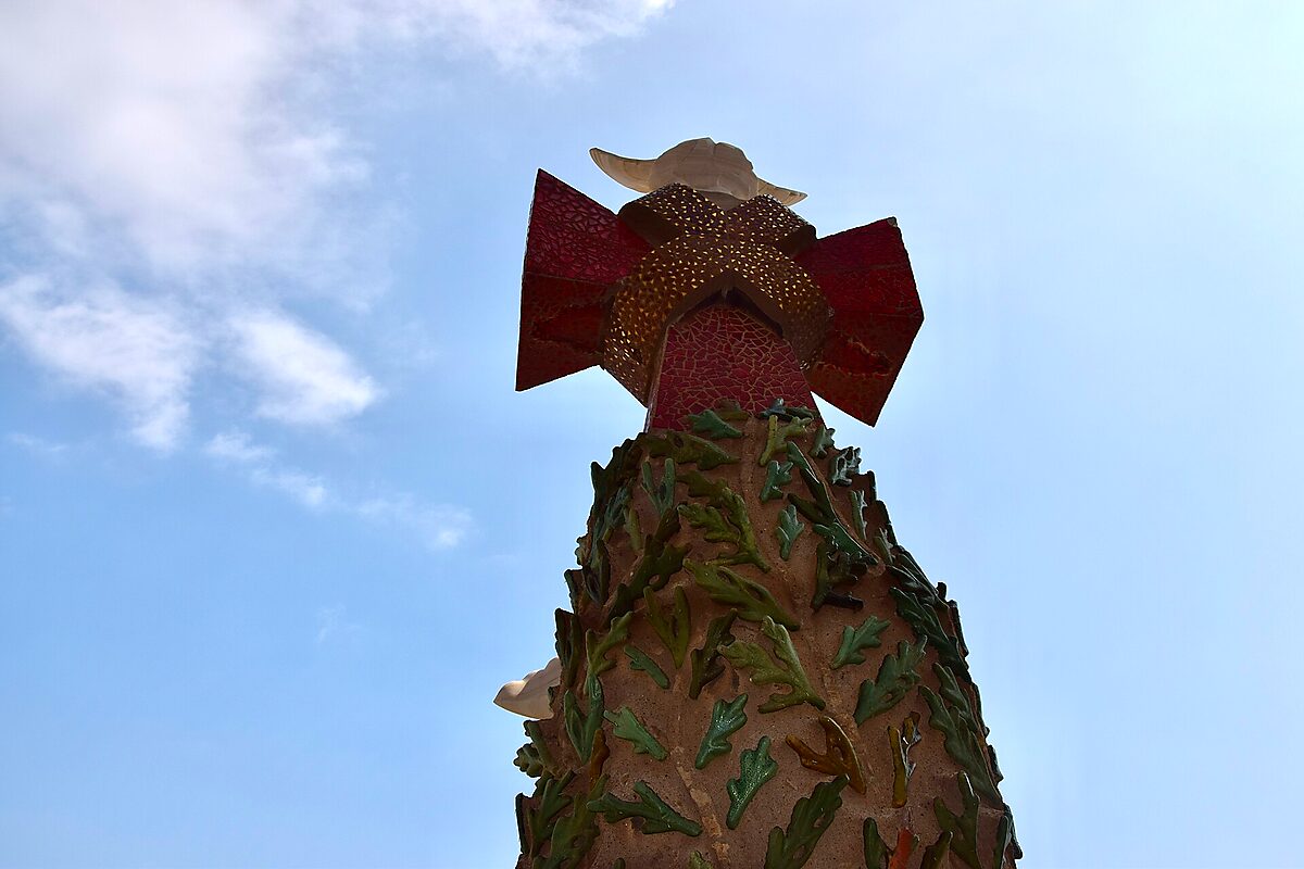 Barcelona: The Complete Guide to Gaudí, Gràcia, and the Sagrada Família Centenary
