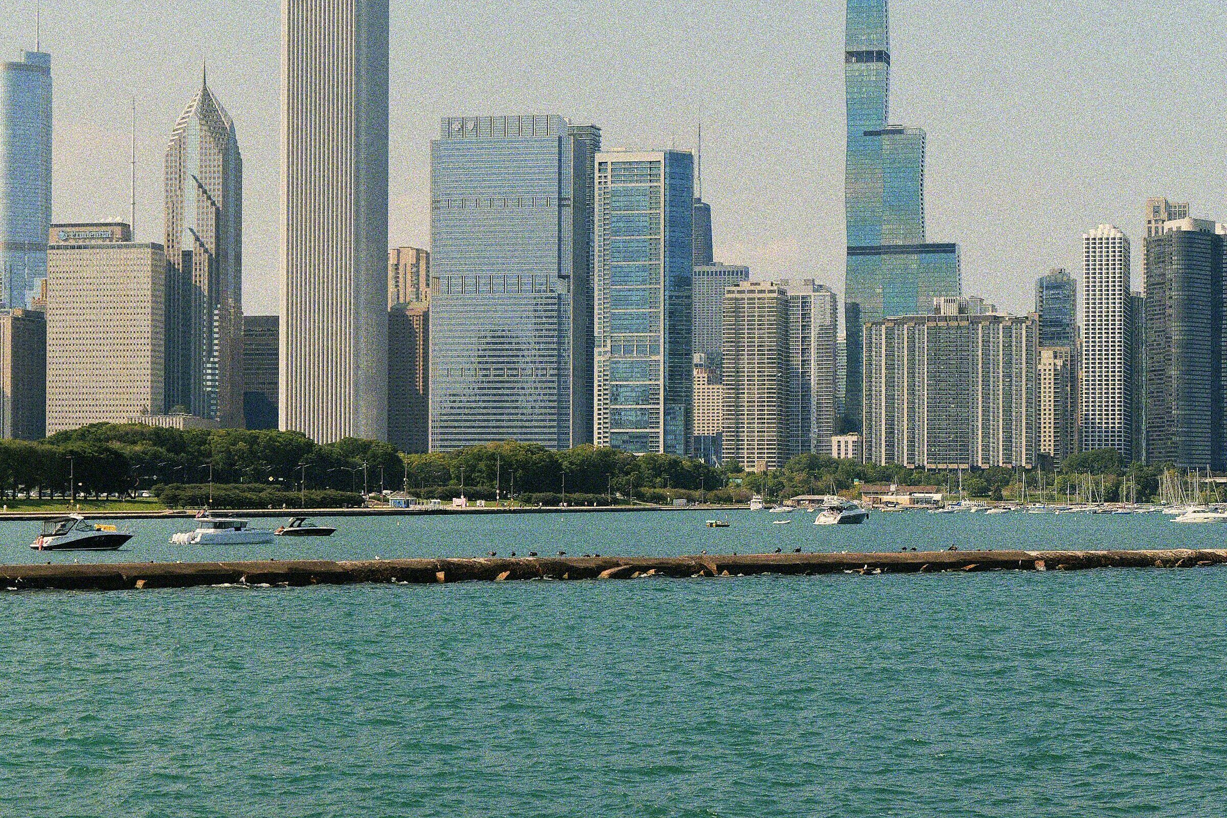 Chicago: The Complete 2026 Guide to the Lakefront, the Architecture, and the Food That Earned Its Reputation